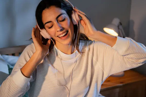 ¿Te gusta la música? Te compartimos 5 canciones que benefician tu salud